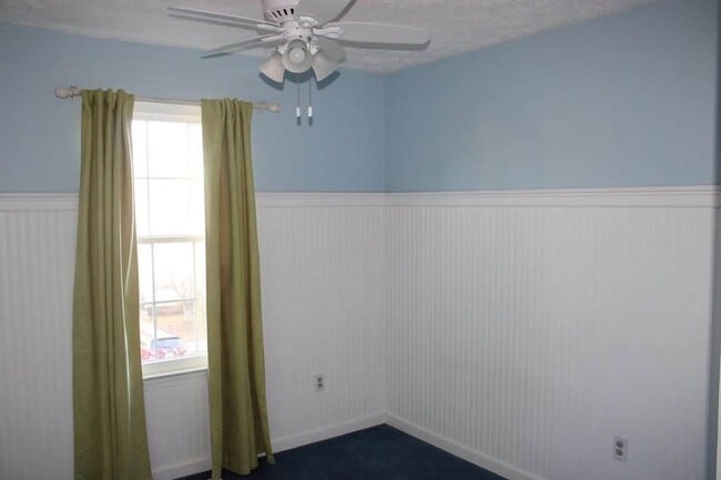 Building Photo - 433 Ellis Ln