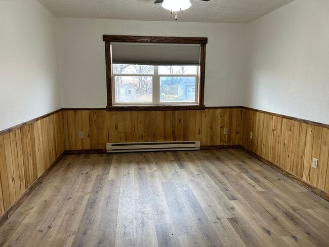 Building Photo - 253 W Main St