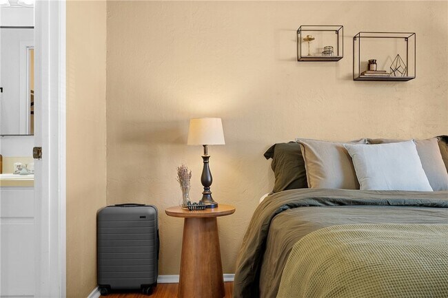 Building Photo - 805 San Pedro Dr