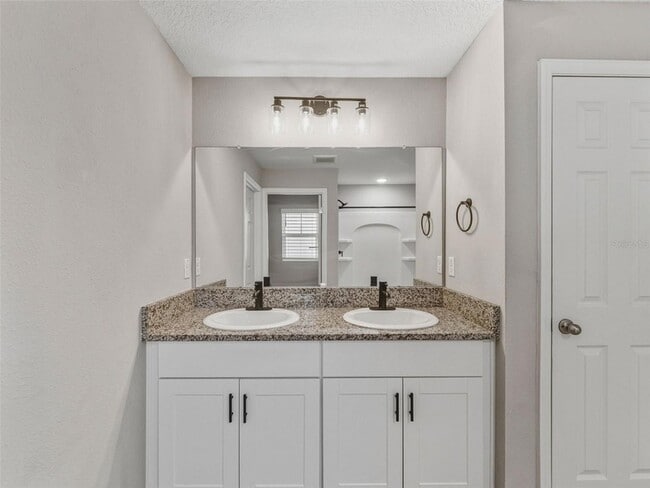 Building Photo - 12776 Tannencrest Dr