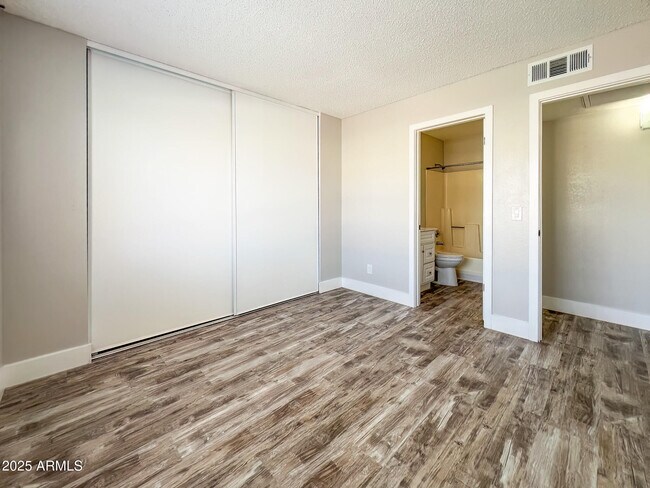 Building Photo - 616 S Hardy Dr
