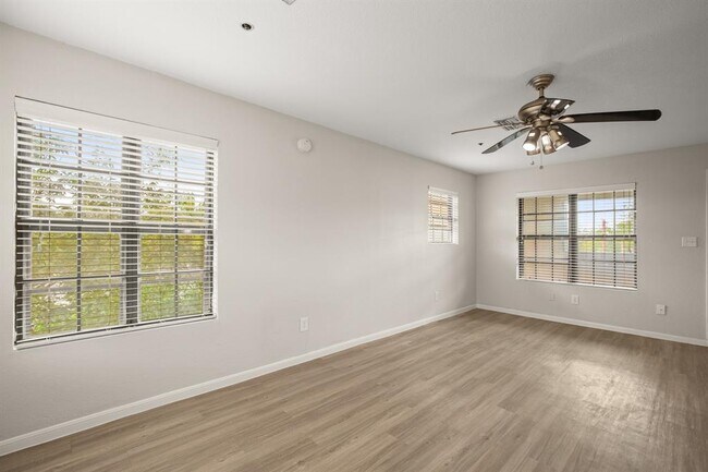 Building Photo - 1013 W 23rd St