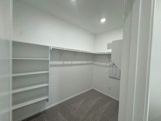 Building Photo - 203 Heritage Grv