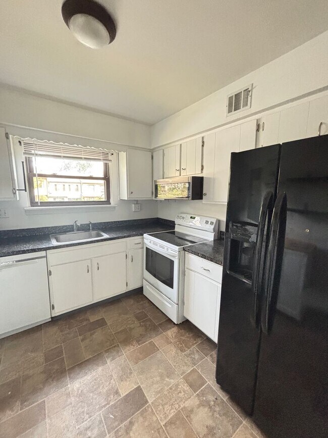 Building Photo - 3 bedroom Home for rent - Allentown