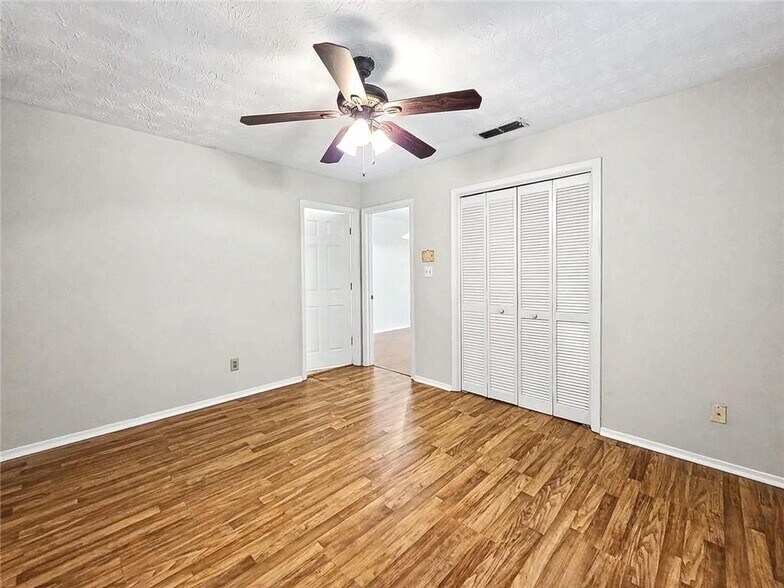 Building Photo - 1702 Country Park Dr