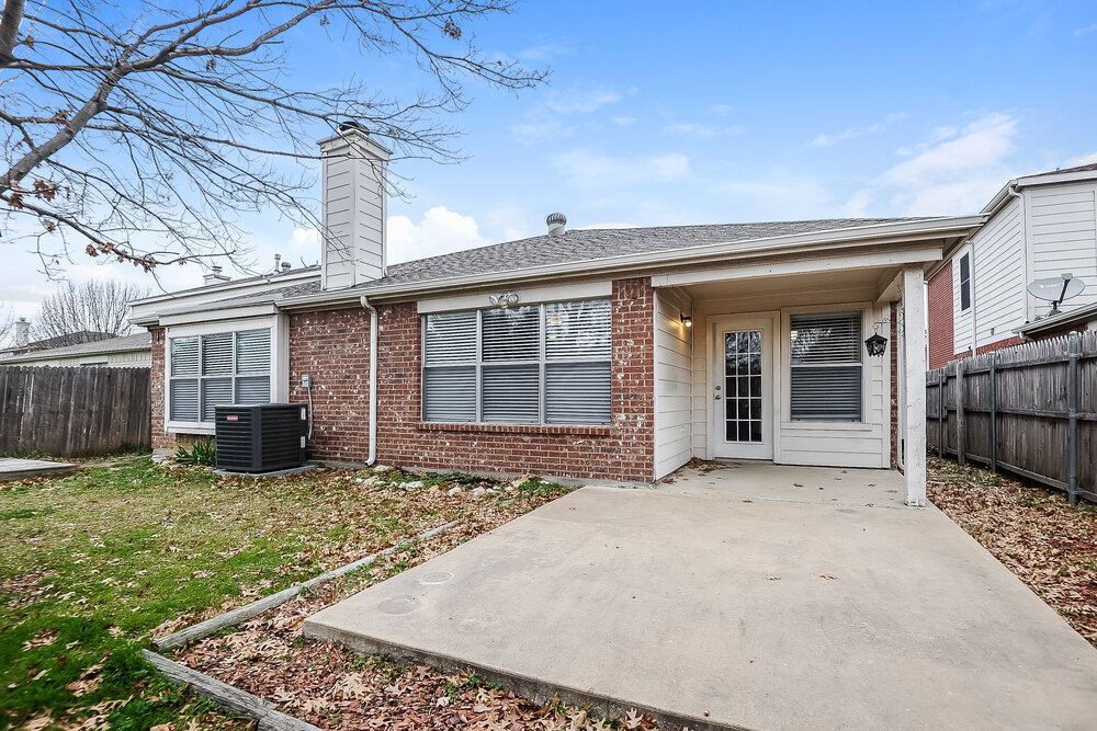Building Photo - 833 Lariat Dr