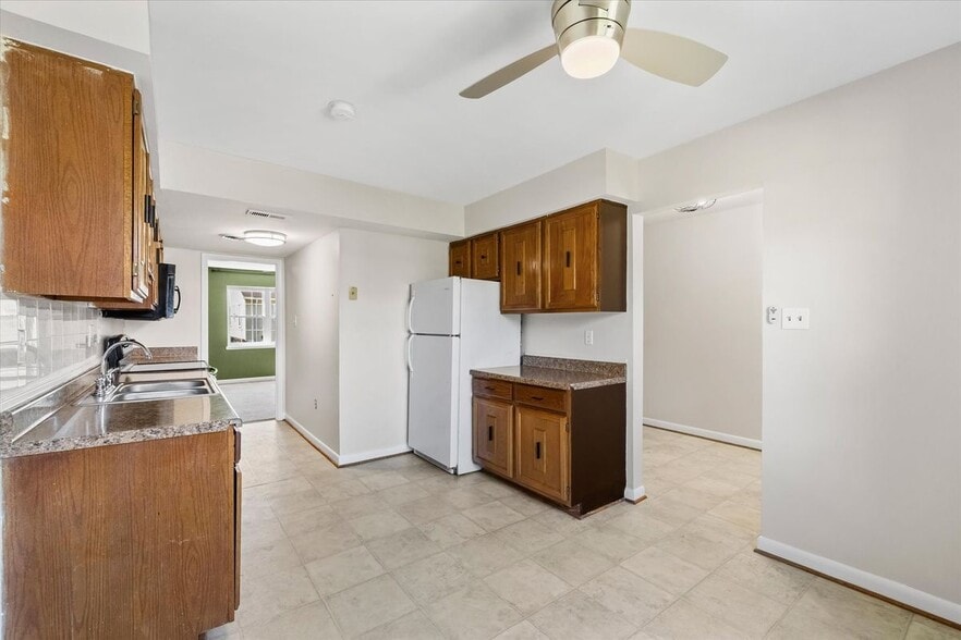 Building Photo - 3509 Coxcomb Mews