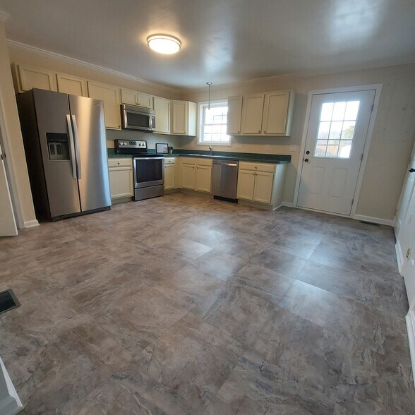 Building Photo - 102 Kadies Ln