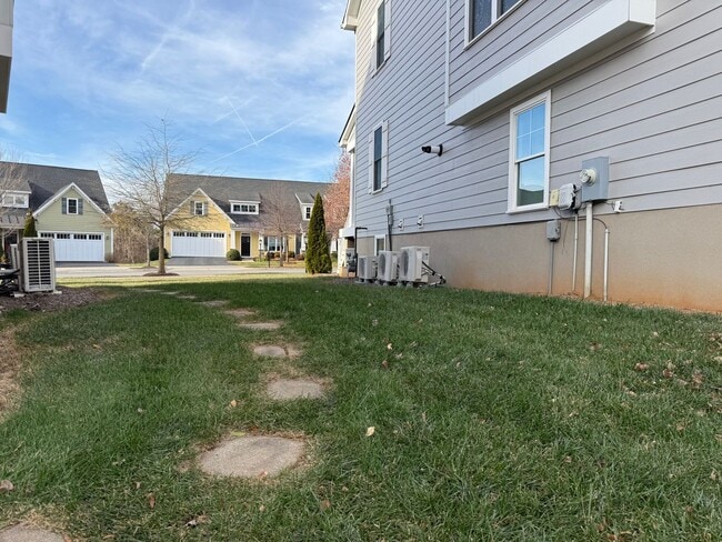 Building Photo - 514 Trailside Dr