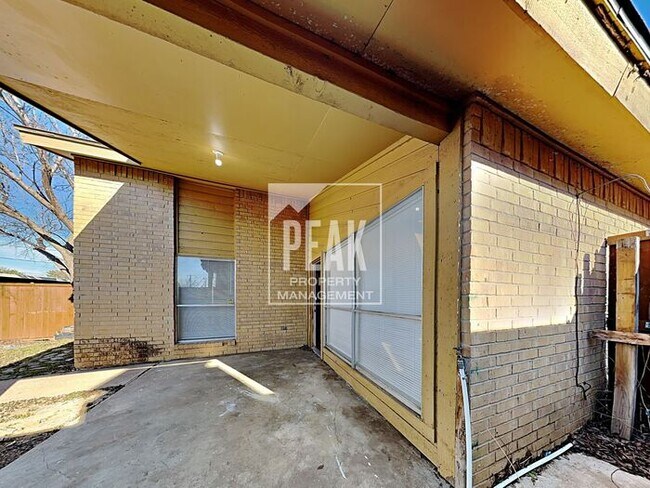 Building Photo - $1,475! 2/Bed1.5Bath duplex in Arlington!