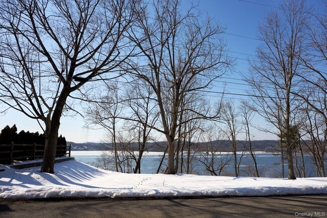 Building Photo - 41 Grinnell St