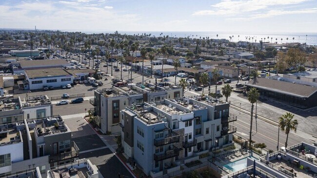 Building Photo - Downtown Oceanside Condo with pool and roo...