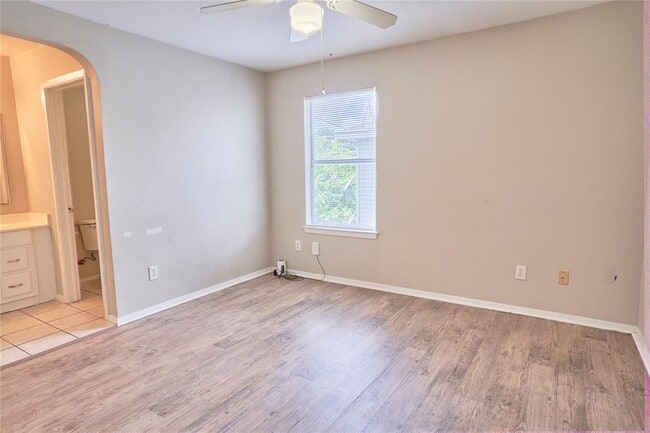 Building Photo - 2214 Katy Ln