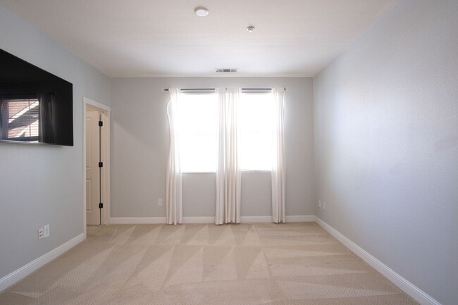 Building Photo - NOW AVAILABLE- NEW PRICE! Spacious 3-Bed, ...