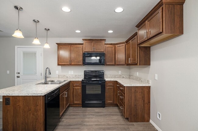 Building Photo - 3 bedroom home - Willard School District