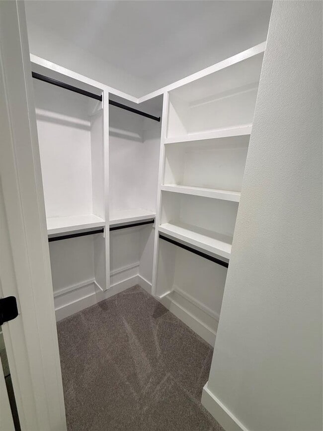 Building Photo - 201 N Vandeveer St