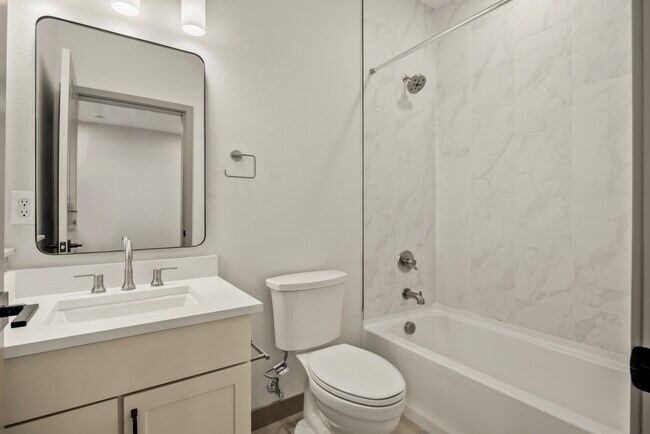 Building Photo - 1390 Pierce St