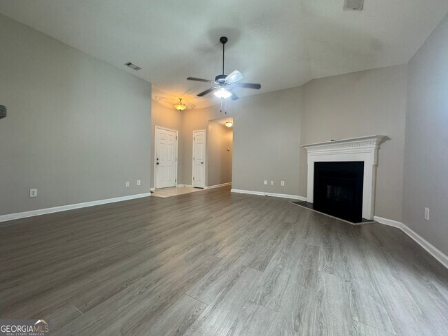 Building Photo - 201 Brookstone Dr SW