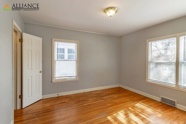 Building Photo - 1609 Poyntz Ave