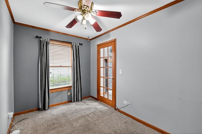 Building Photo - 1163 Shoreline Dr