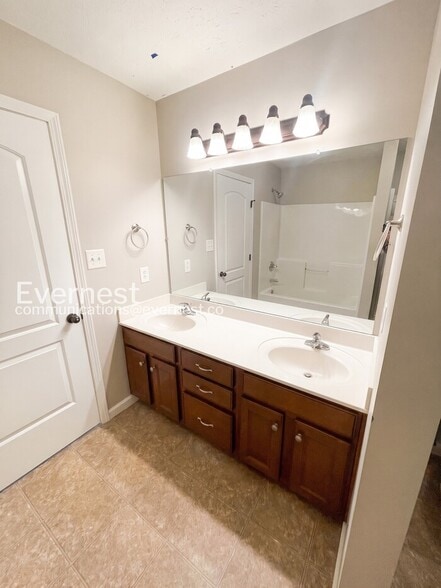 Building Photo - 1504 Apache Way