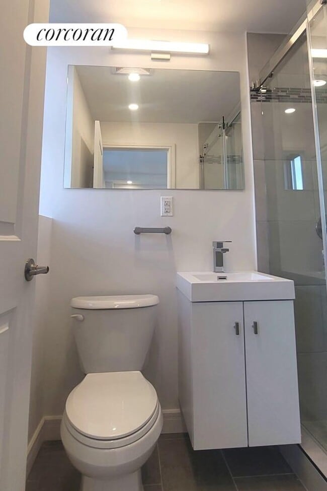 Building Photo - 45 W 81st St