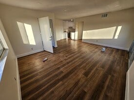 Building Photo - 10984 Rincon St