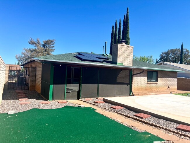 Building Photo - 1310 E Buckhorn Dr