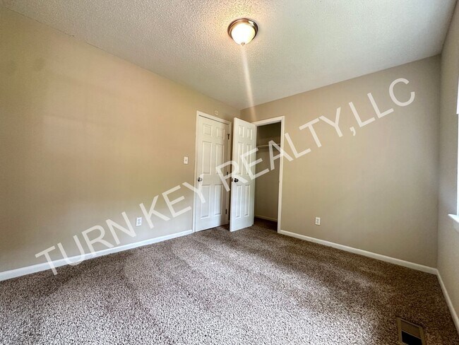 Building Photo - 1608 Azalea Dr