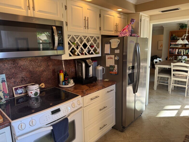 Building Photo - 14 Turtle Creek Dr