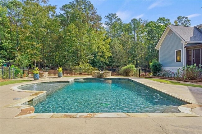 Building Photo - 390 Hembree Rd