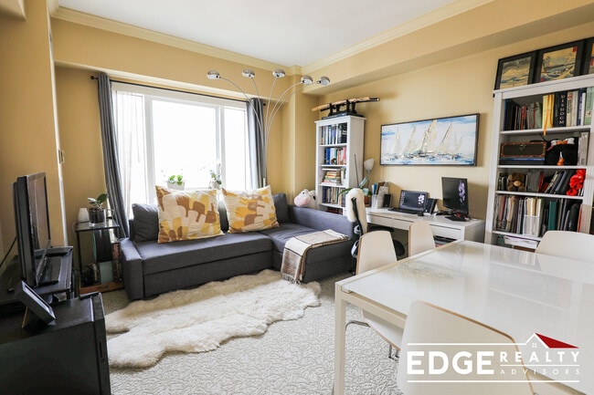 Building Photo - 1 Nassau St