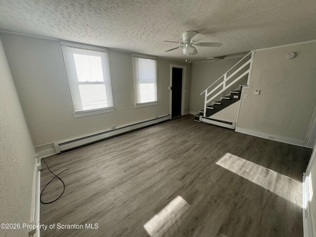 Building Photo - 513 Oak St