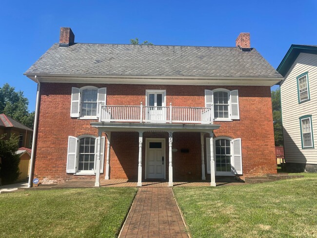 Primary Photo - Gorgeous 2 story home in the historic Poin...