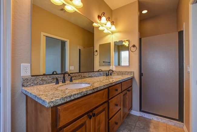 Building Photo - Beautiful home in Prescott