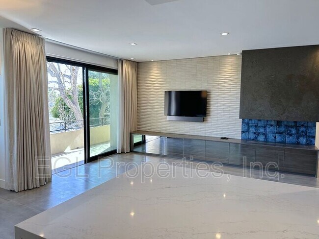 Building Photo - 1223 S Roxbury Dr