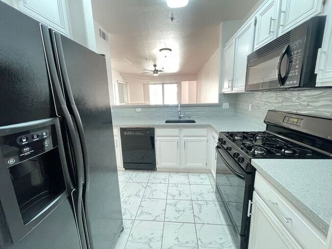 Building Photo - To schedule a viewing, call Wally Fellman at 702-493-9787