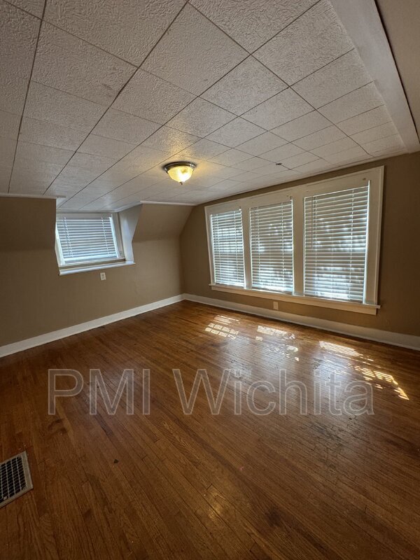 Building Photo - 735 S Grove St