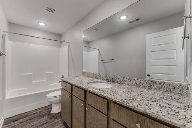 Building Photo - 640 Hidden Springs Dr