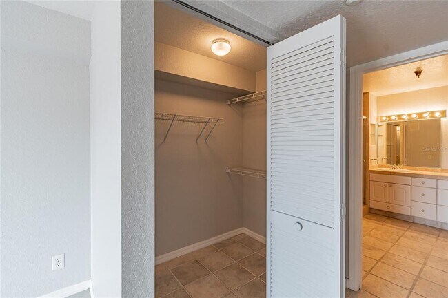 Building Photo - 2323 Feather Sound Dr