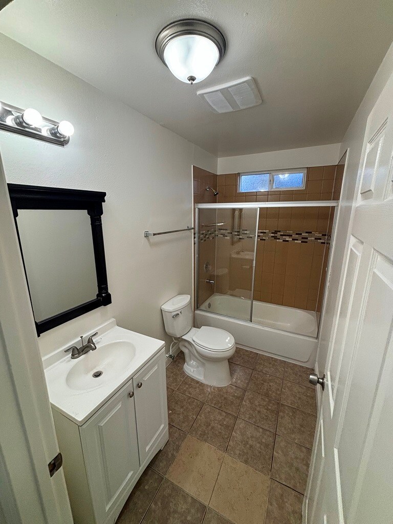 Building Photo - 3312 W 66th Pl