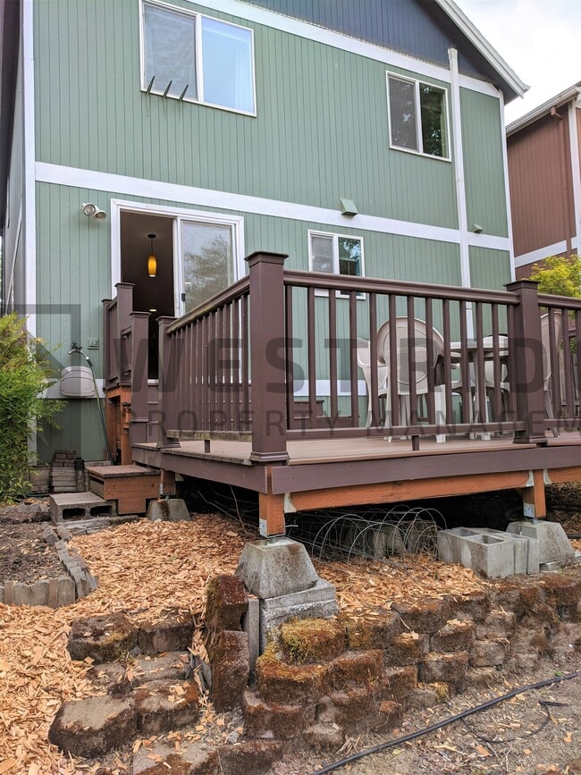 Building Photo - 519 SW 207th Ave