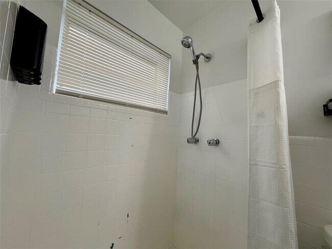 Building Photo - 3208 Canal Dr