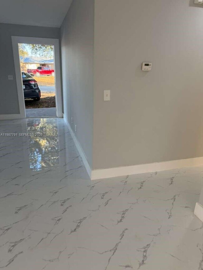 Building Photo - 4030 School Cir