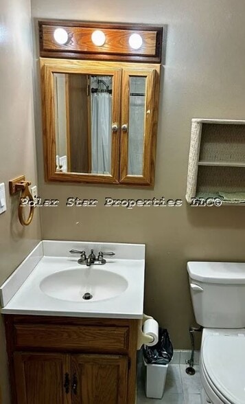 Building Photo - 767 Robin Rd