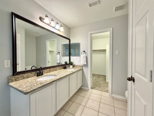 Building Photo - 23 Blue Creek Pl