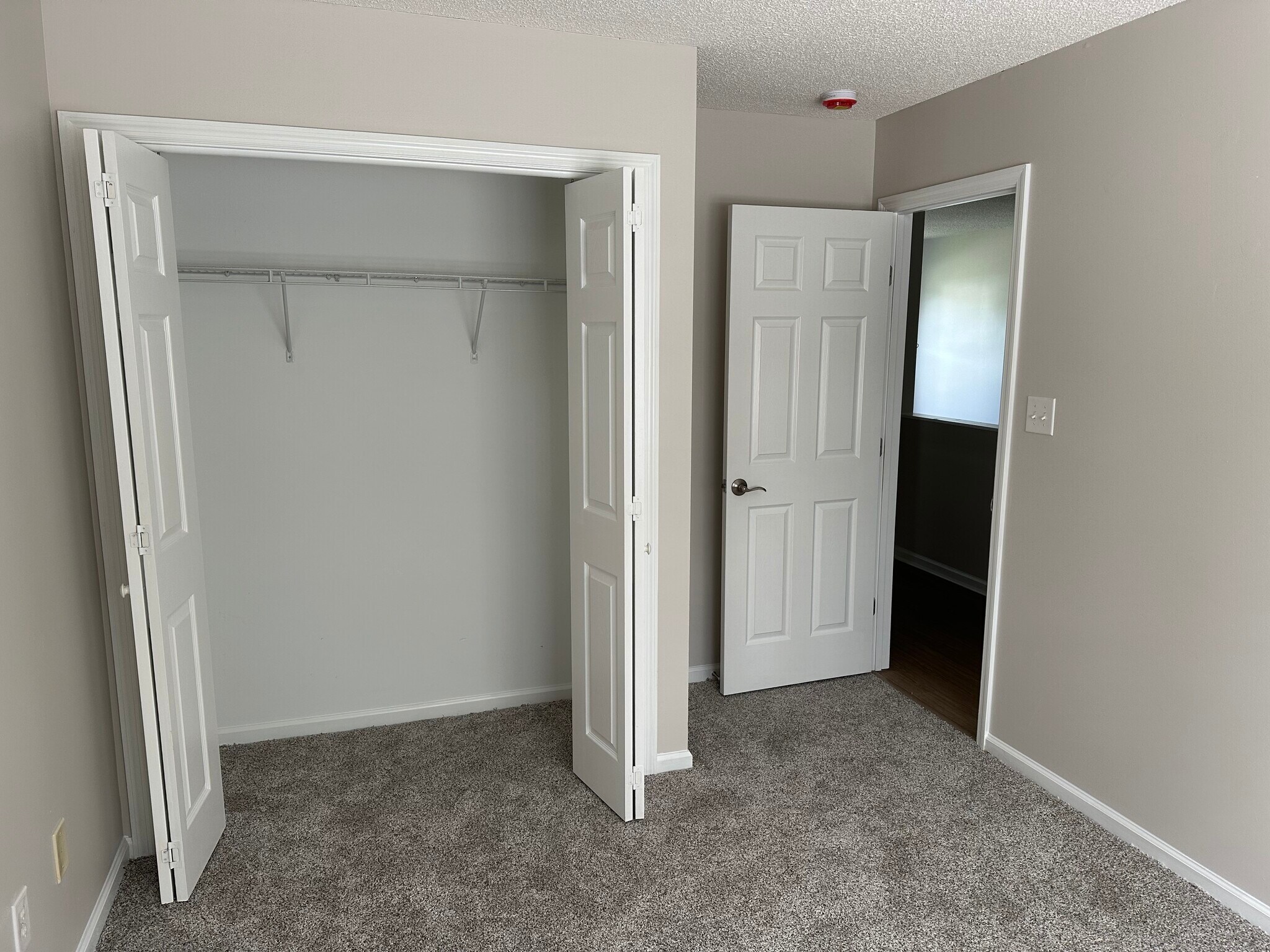 Building Photo - 421 Holly Ln