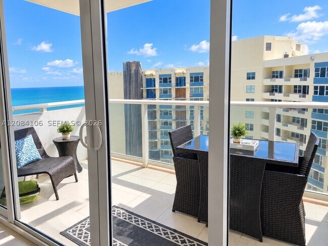 Building Photo - 3140 S Ocean Dr