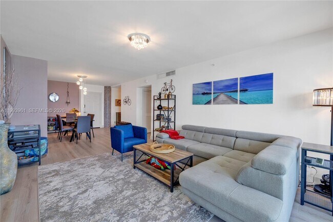 Building Photo - 2501 S Ocean Dr