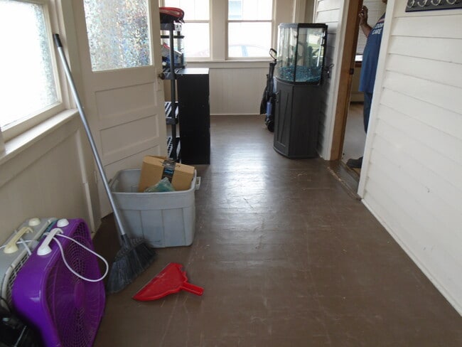 Building Photo - 221 Walnut St